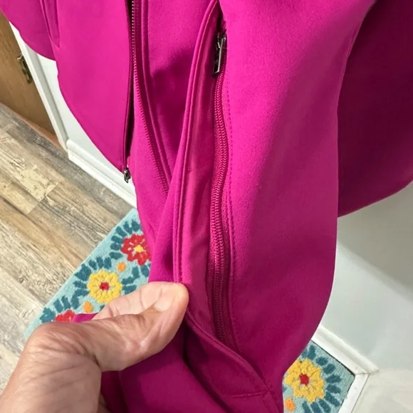 Columbia Sportswear NWOT Women's Water/Wind Resistant Softshell Jacket Sz. M - Picture 9 of 11